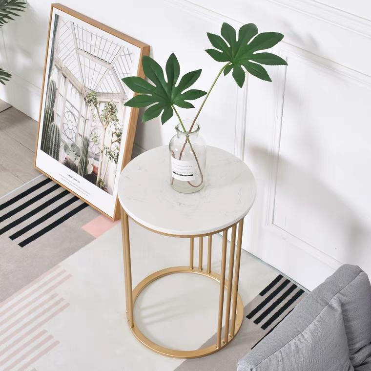 Table d'appoint contemporaine avec plateau en marbre ELIANA