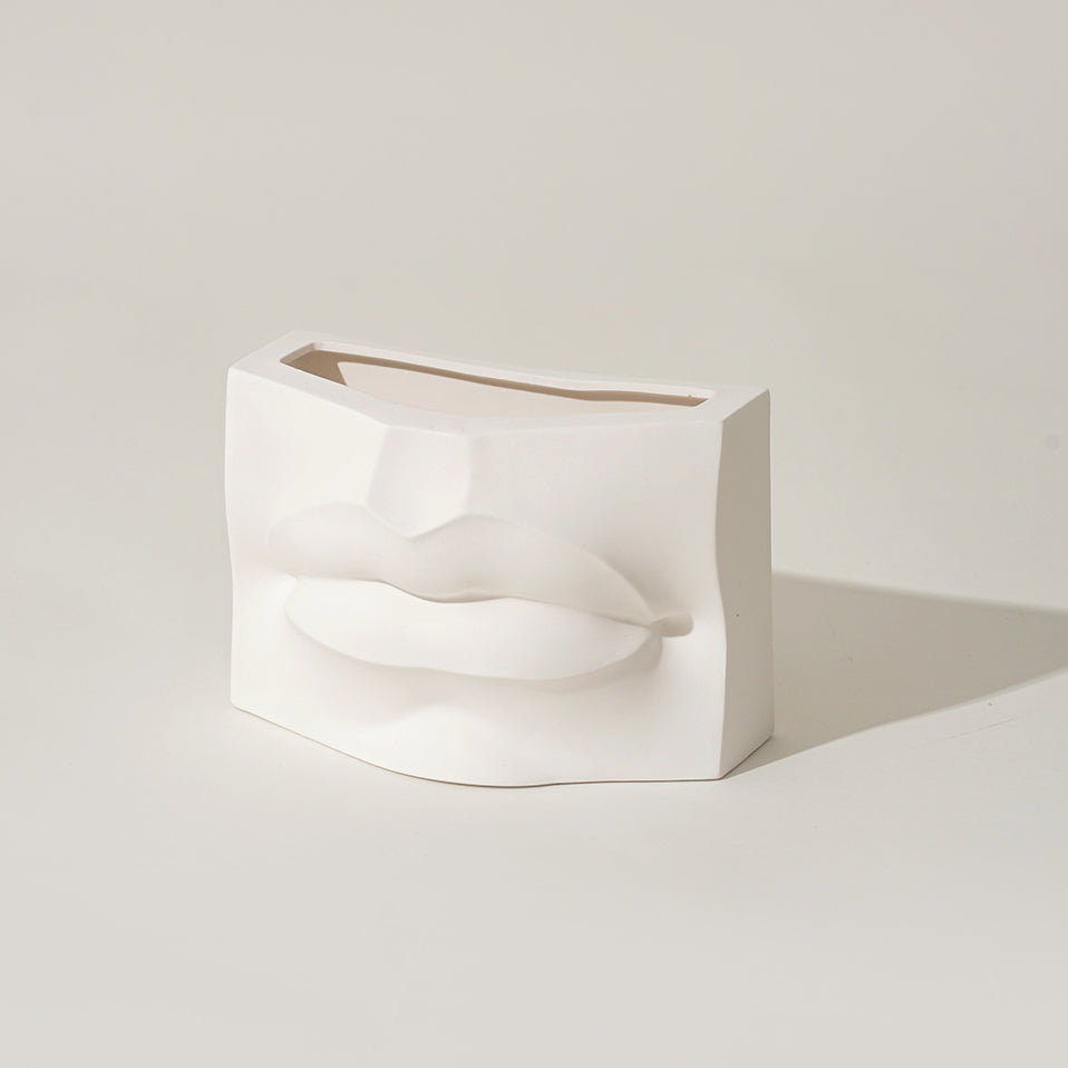 Porte-stylo en céramique sculptée