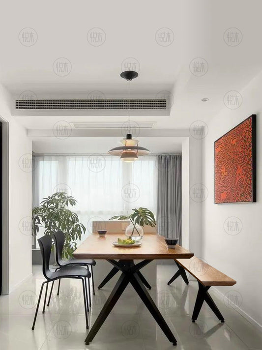 Table à manger scandinave nordique LINDSEY Radisson en bois massif, bord brut / bord droit