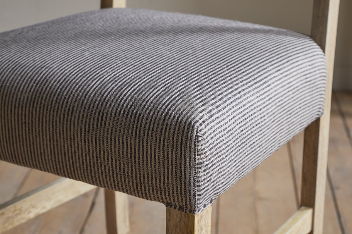 Chaise de comptoir rembourrée en lin Nadeeka - Gris clair