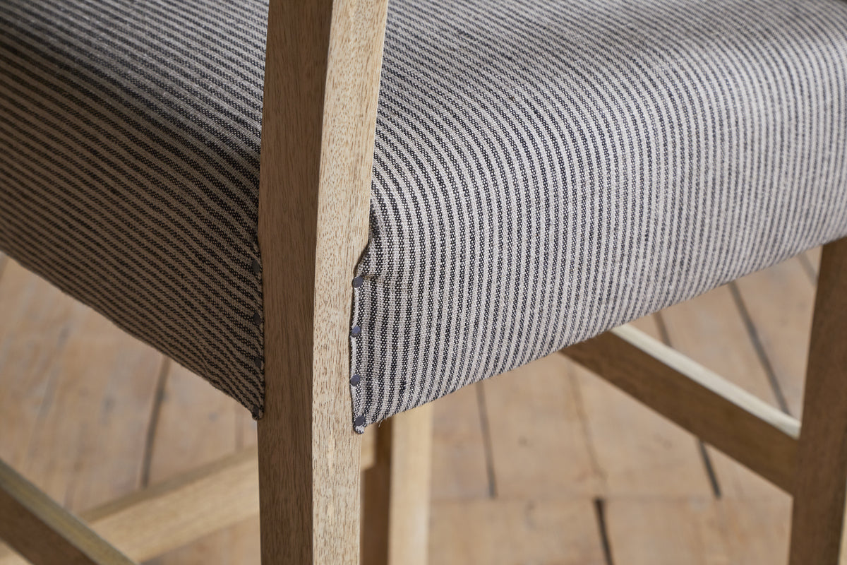Chaise de comptoir rembourrée en lin Nadeeka - Gris clair