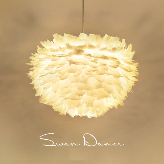 Pendentif géométrique unique Manrique avec des accents de plumes