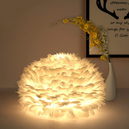 Pendentif géométrique unique Manrique avec des accents de plumes