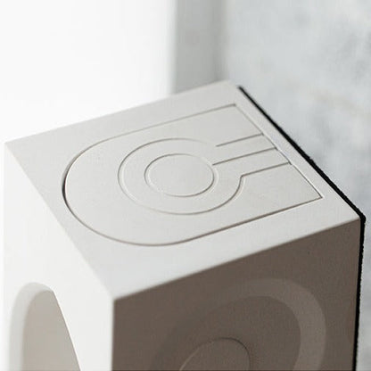 Veilleuse en béton du château d'Akiana