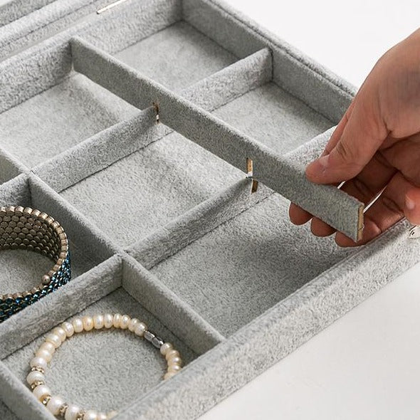 Boîte à bijoux avec plateau en faux verre