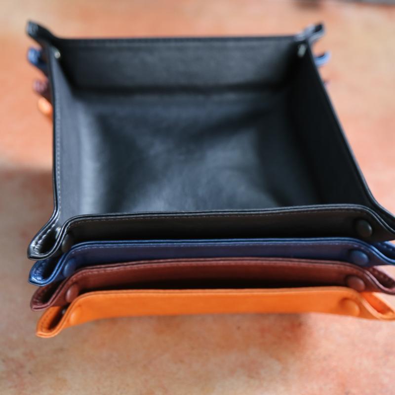 Coffre de rangement contemporain en cuir ADELMO