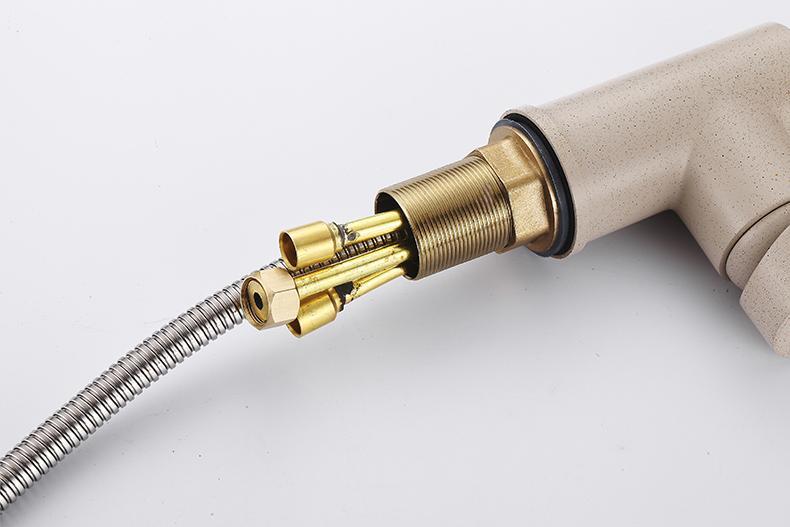 Robinet extensible moderne BLAISE couleur nude mat