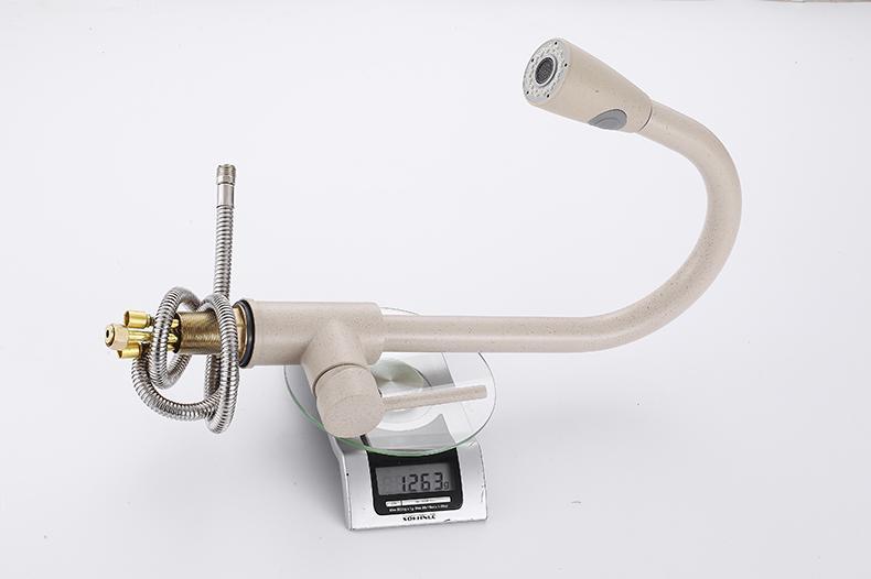 Robinet extensible moderne BLAISE couleur nude mat