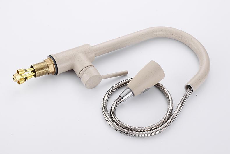 Robinet extensible moderne BLAISE couleur nude mat