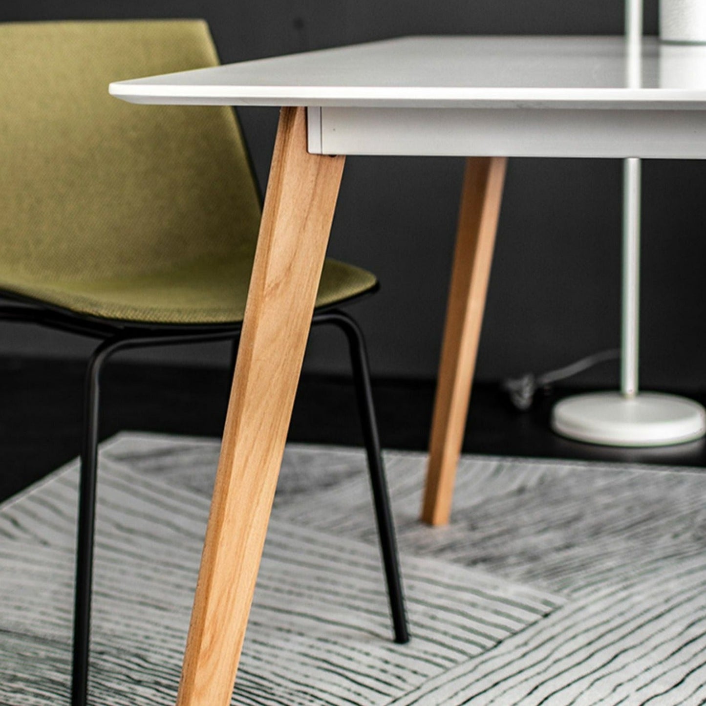 Bureau minimaliste Colburn 