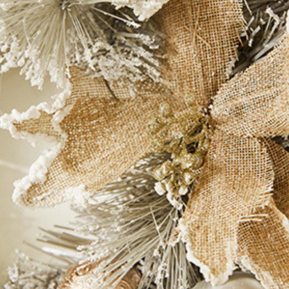 Décorations de Noël et couronne de pin 