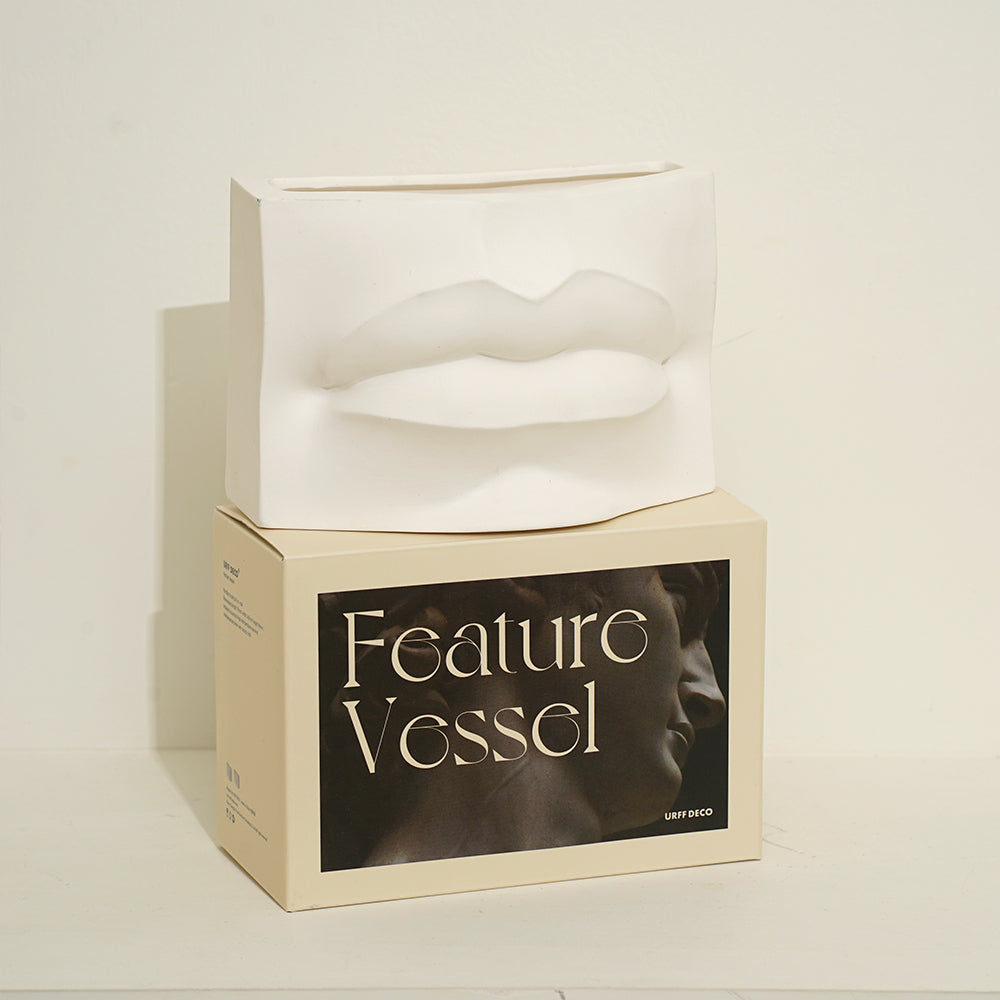 Porte-stylo en céramique sculptée