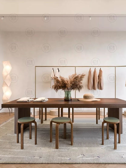 Table à manger BRADY en bois dur américain naturel avec bords naturels 