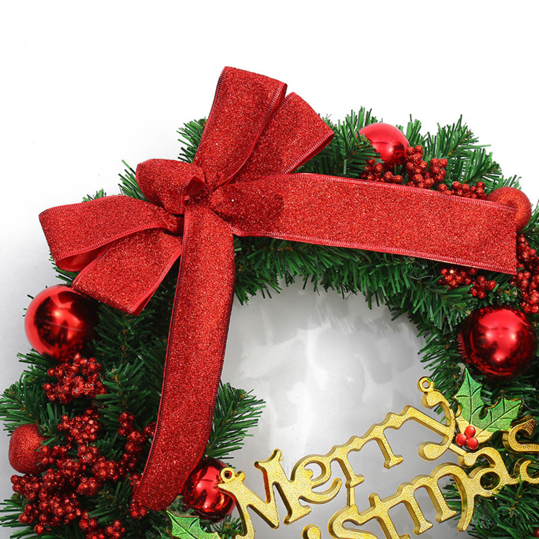 Couronne de Noël en faux pin et baies
