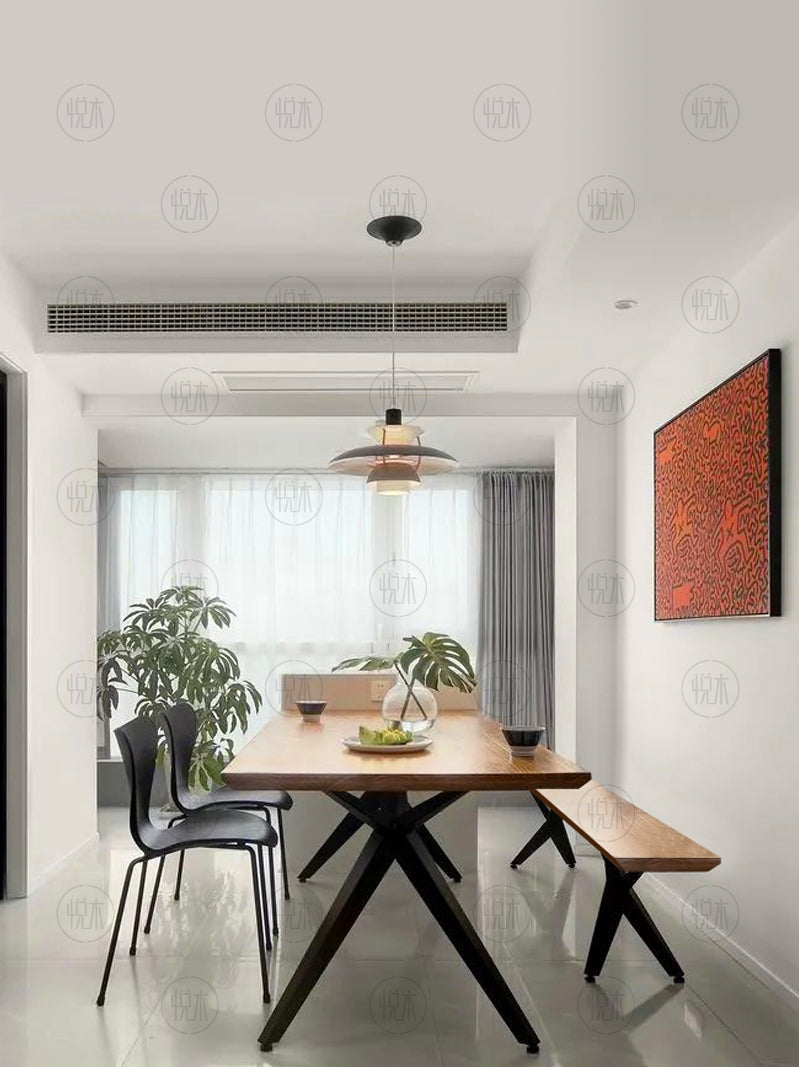 Table à manger scandinave nordique LINDSEY Radisson en bois massif, bord brut / bord droit