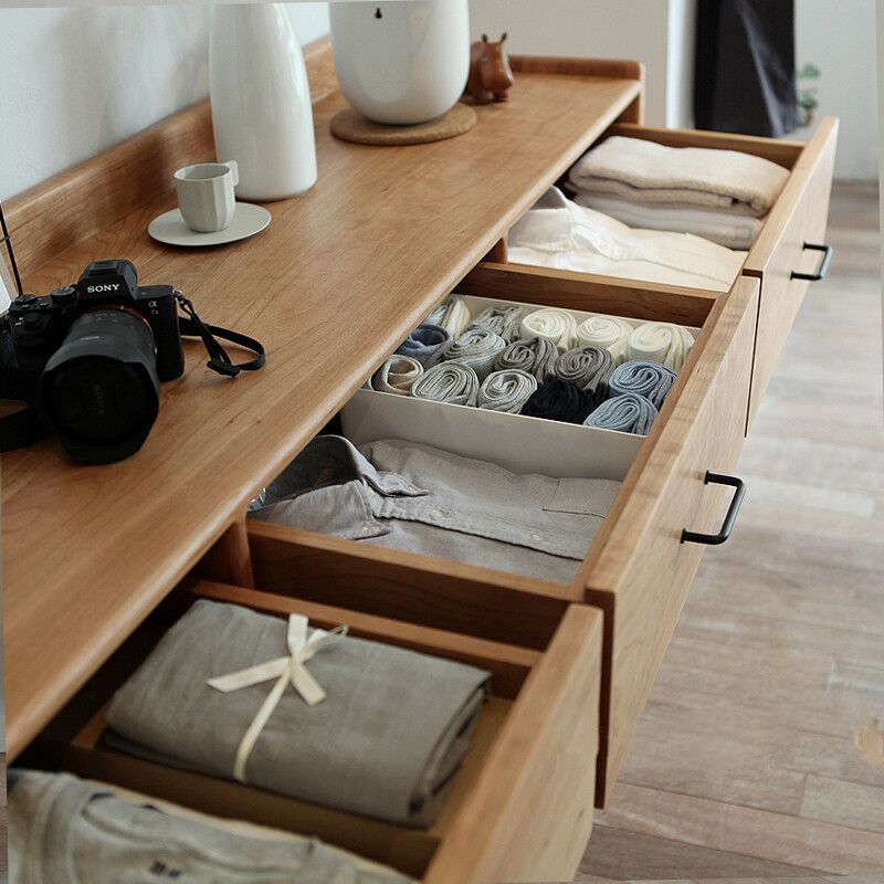 Buffet 9 tiroirs en bois dur nordique DANIELLA