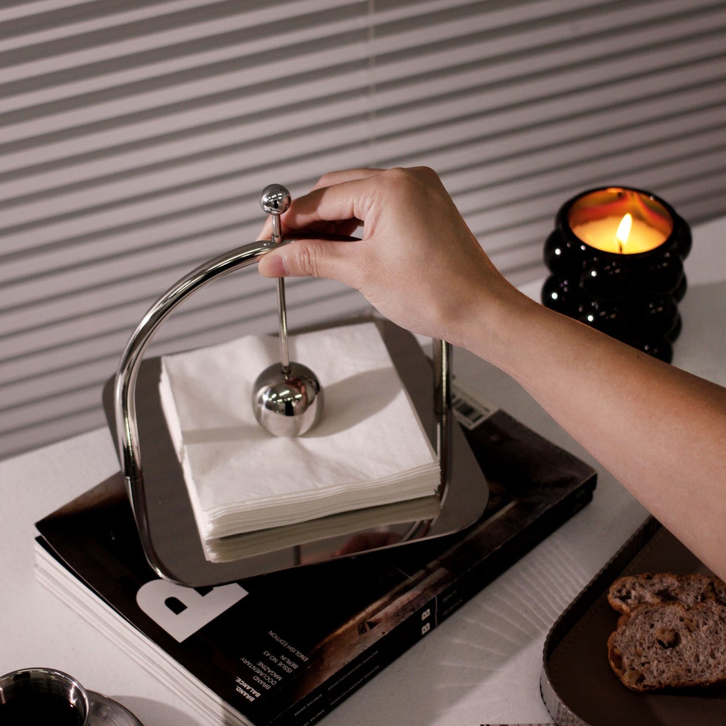 Porte-serviettes en métal acanthe