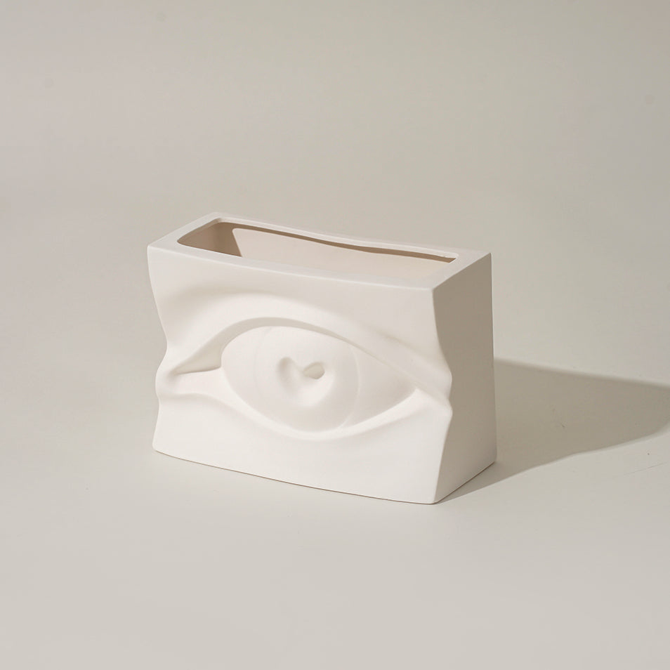 Porte-stylo en céramique sculptée