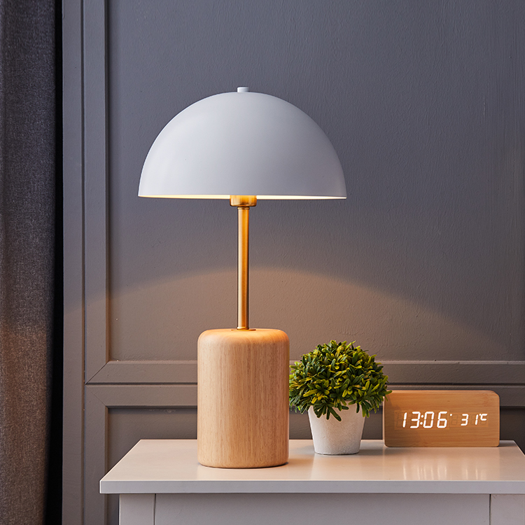 Lampe de table en bois massif Broderick