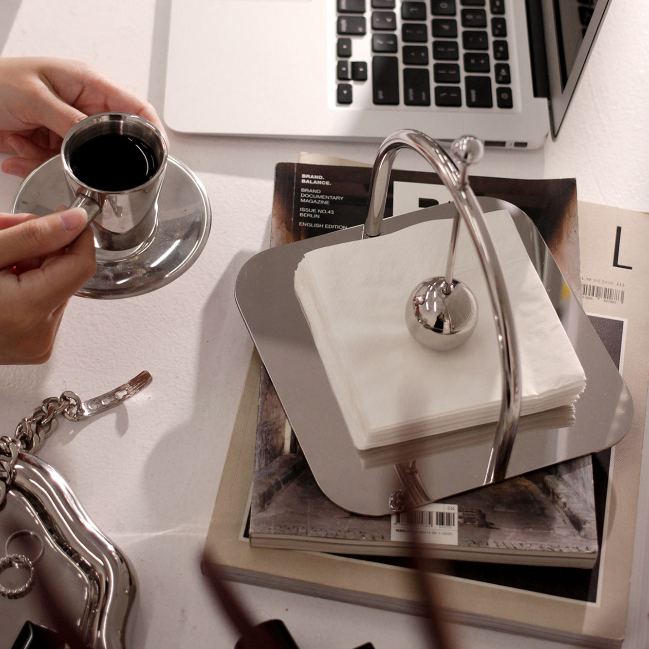 Porte-serviettes en métal acanthe