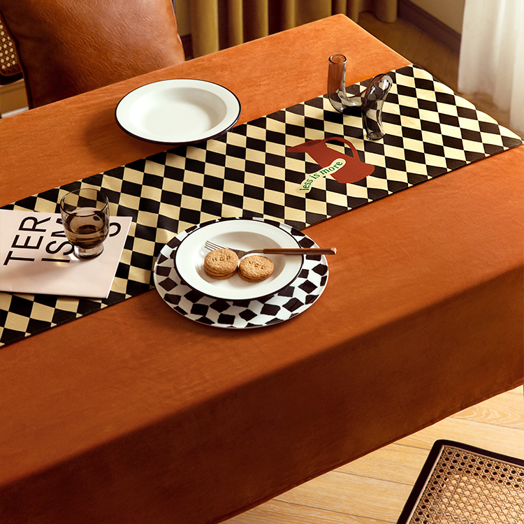 Chemin de table à carreaux Curran