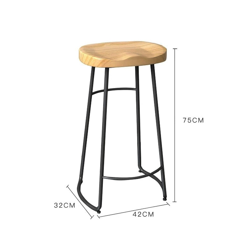 Table de bar Madeleine en bois massif avec bords vivants de style nordique
