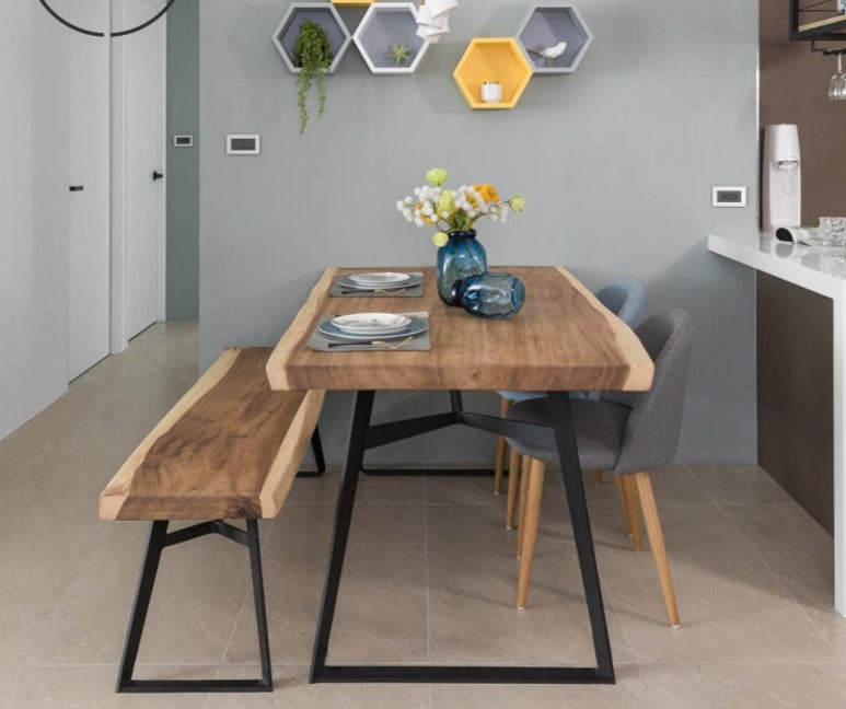 Ensemble de table à manger et chaises en bois massif AVERY, design acacia suar