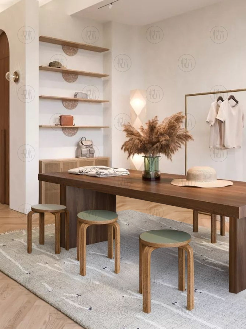 Table à manger BRADY en bois dur américain naturel avec bords naturels 