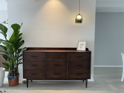 Buffet 9 tiroirs en bois dur nordique DANIELLA