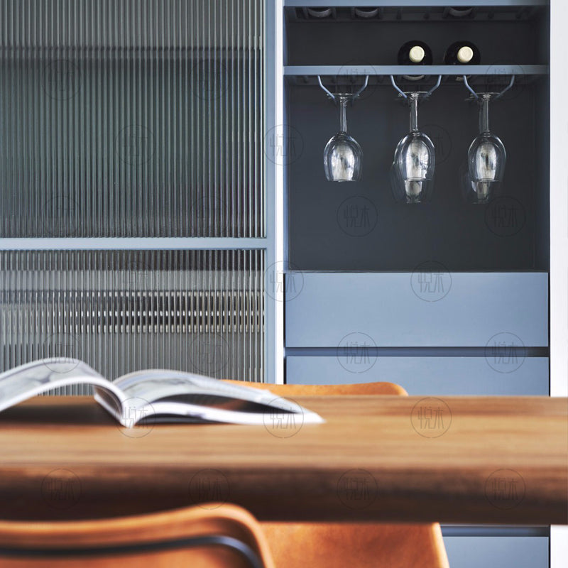 Table à manger LILA Radisson Conference de style nordique en bois massif avec bord brut / bord droit