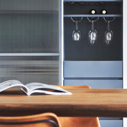 Table à manger LILA Radisson Conference de style nordique en bois massif avec bord brut / bord droit