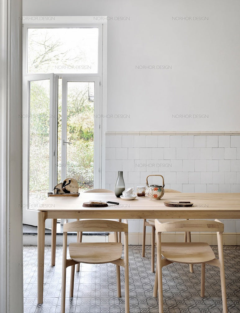 Table à manger moderne AMIRA en bois massif de style nordique 