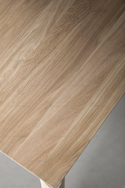 Table à manger moderne AMIRA en bois massif de style nordique 