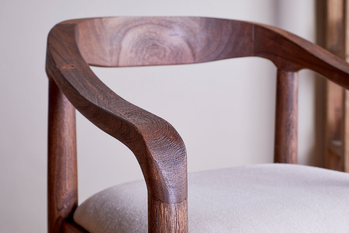 Chaise de comptoir rembourrée en acacia Anbu - Noyer lavé