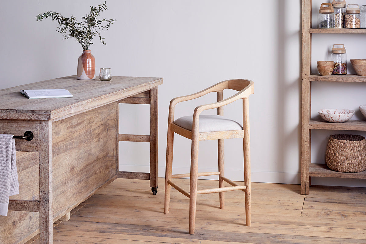Chaise de comptoir rembourrée en bois de manguier Anbu - Naturel