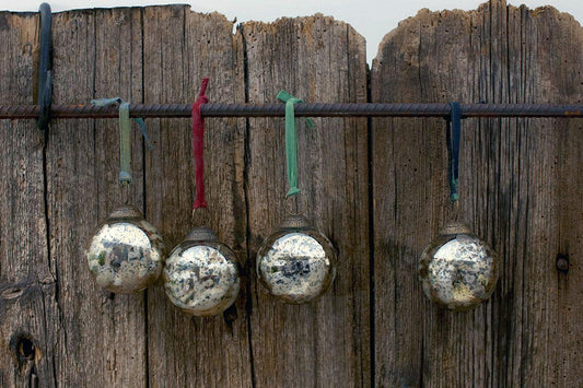 Boules en or antique (lot de 4)