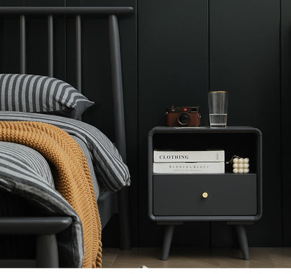 BROOKE MARRIOTT Table de chevet scandinave tout en bois massif nordique (4 couleurs noyer, gris, noir, blanc)