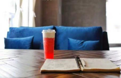 Table à manger EMILIA en acacia à chevrons