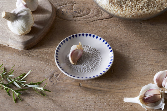 Râpe à ail Indigo Drop - Crème et Indigo