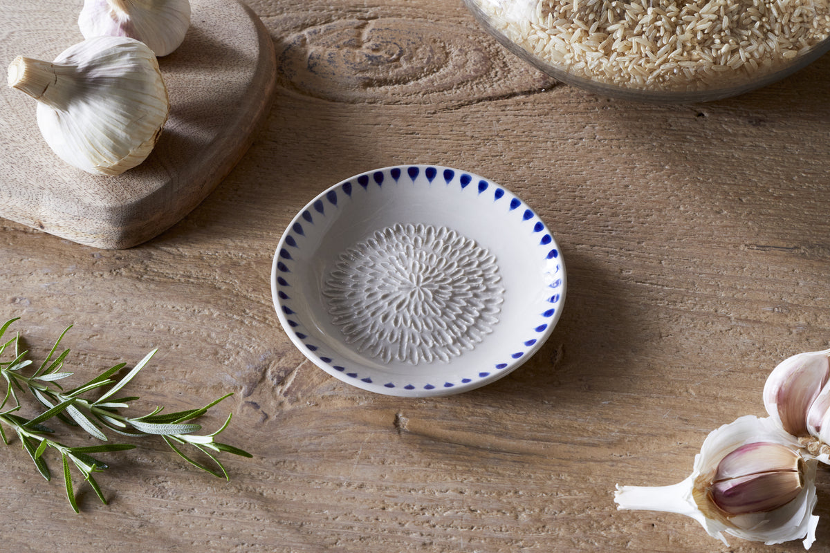 Râpe à ail Indigo Drop - Crème et Indigo