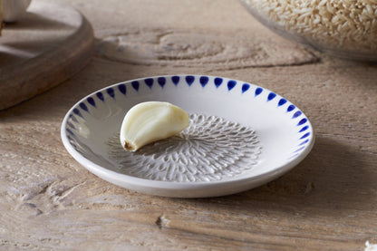 Râpe à ail Indigo Drop - Crème et Indigo