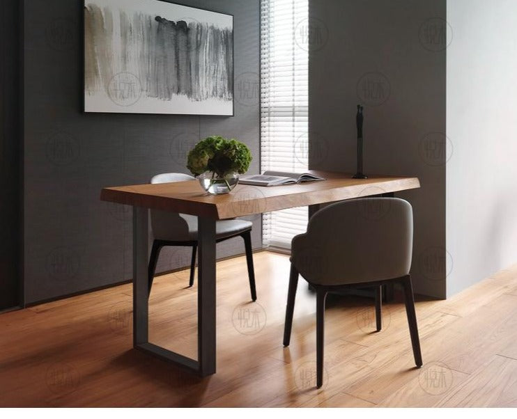 Bureau d'étude en bois massif JONAH, design scandinave et nordique, avec bords vivants