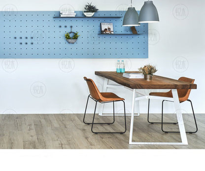 Table à manger LILA Radisson Conference de style nordique en bois massif avec bord brut / bord droit