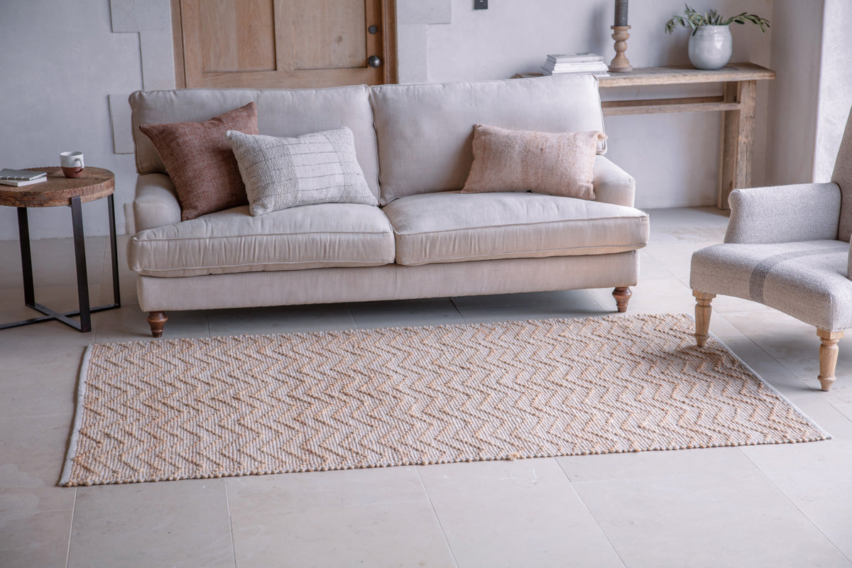 Tapis en jute à chevrons Nabami - Naturel