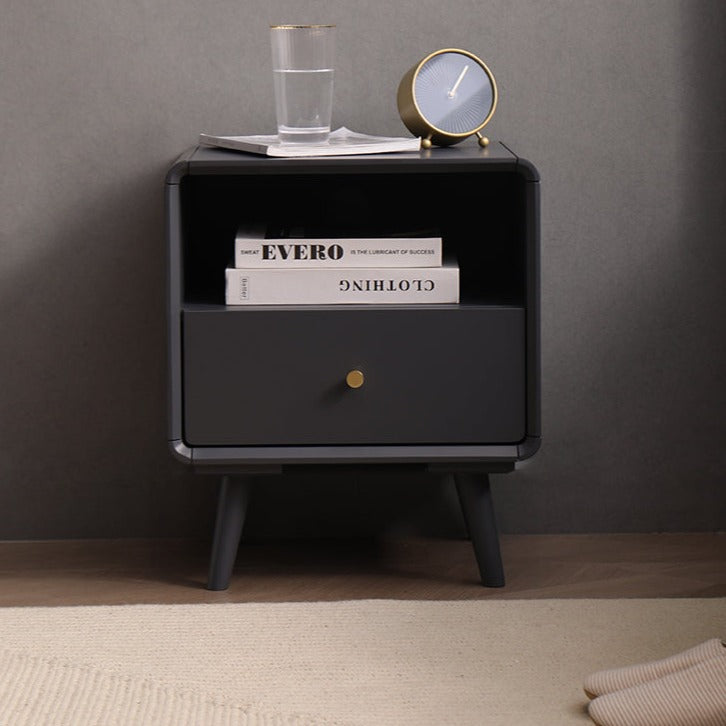 BROOKE MARRIOTT Table de chevet scandinave tout en bois massif nordique (4 couleurs noyer, gris, noir, blanc)