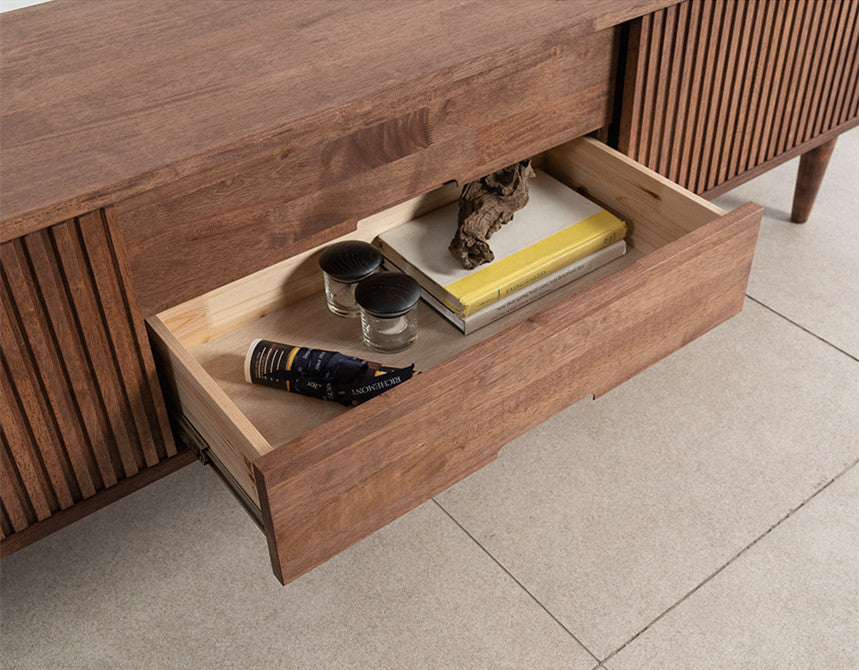 Meuble TV Catherine MARRIOTT en bois massif scandinave (couleur noyer, naturel)