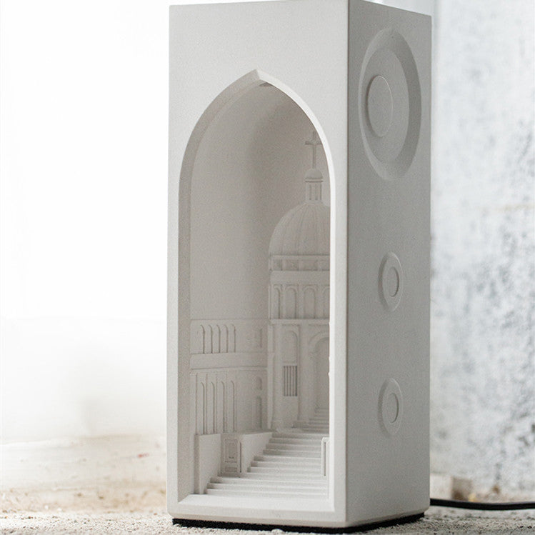 Veilleuse en béton du château d'Akiana