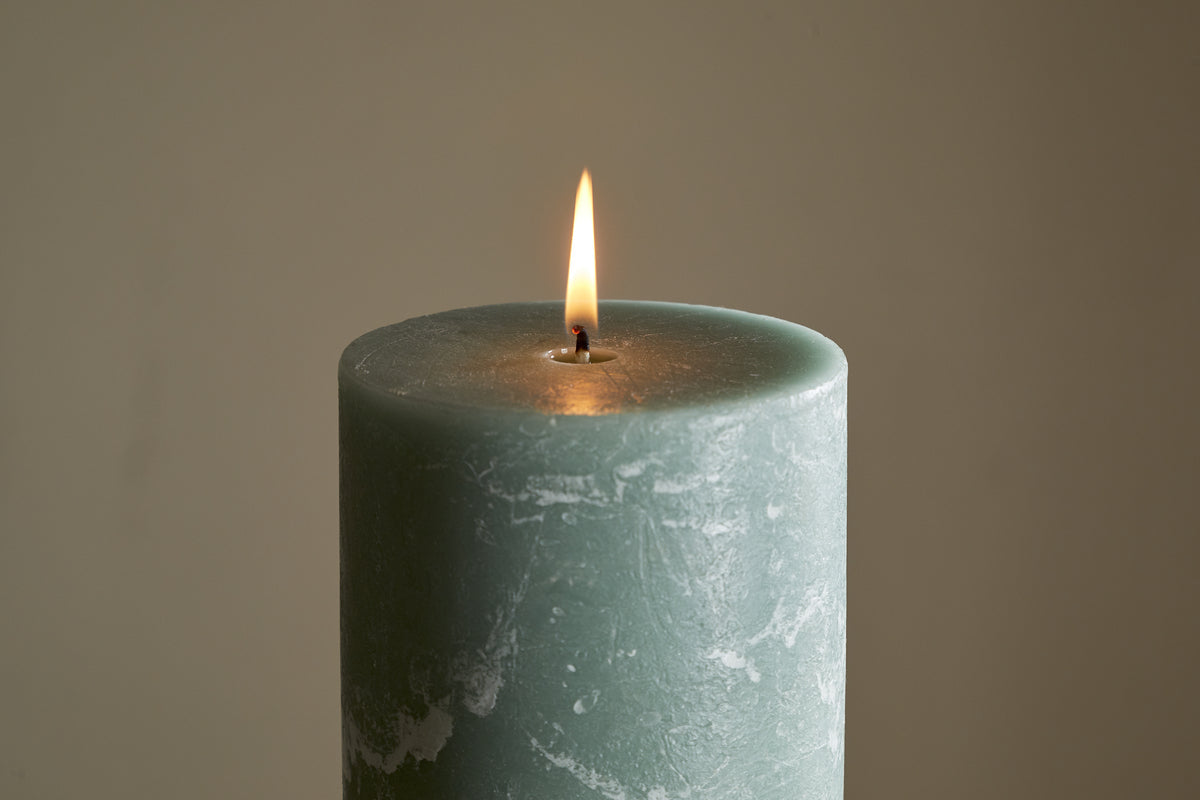 Bougie pilier rustique au soja – Vert sauge – Grande taille