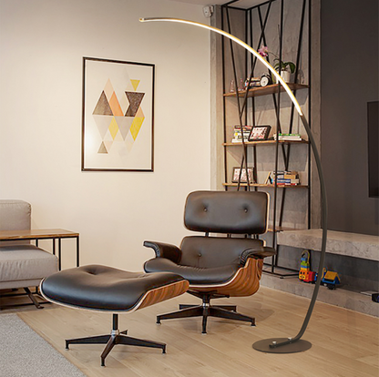 Lampe sur pied contemporaine minimaliste à LED en demi-lune MAREIKE