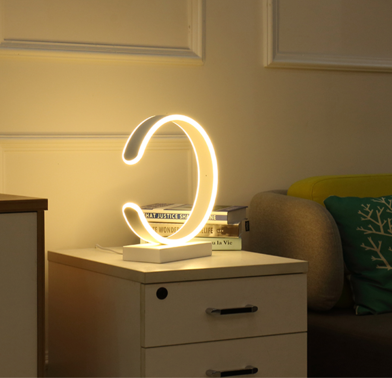 Lampe de table monochrome à LED demi-lune GIOVANNI